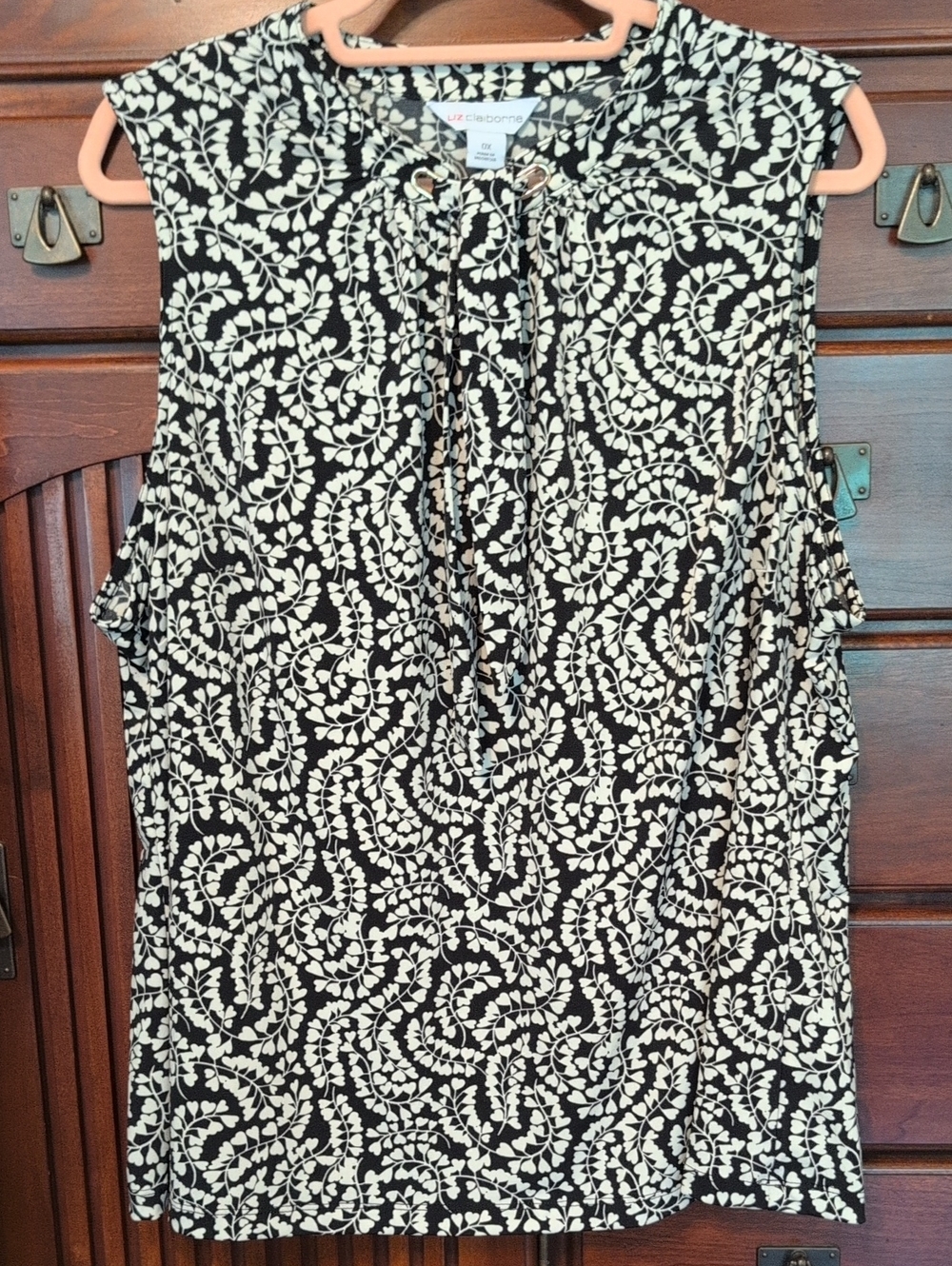 Liz Claiborne Black and Cream Tie-Neck Sleeveless Blouse